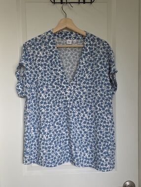 GAP Blue and White Floral V-Neck Top